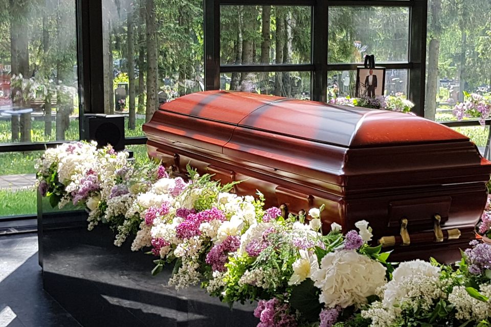 Что представляет собой услуга носильщиков гроба